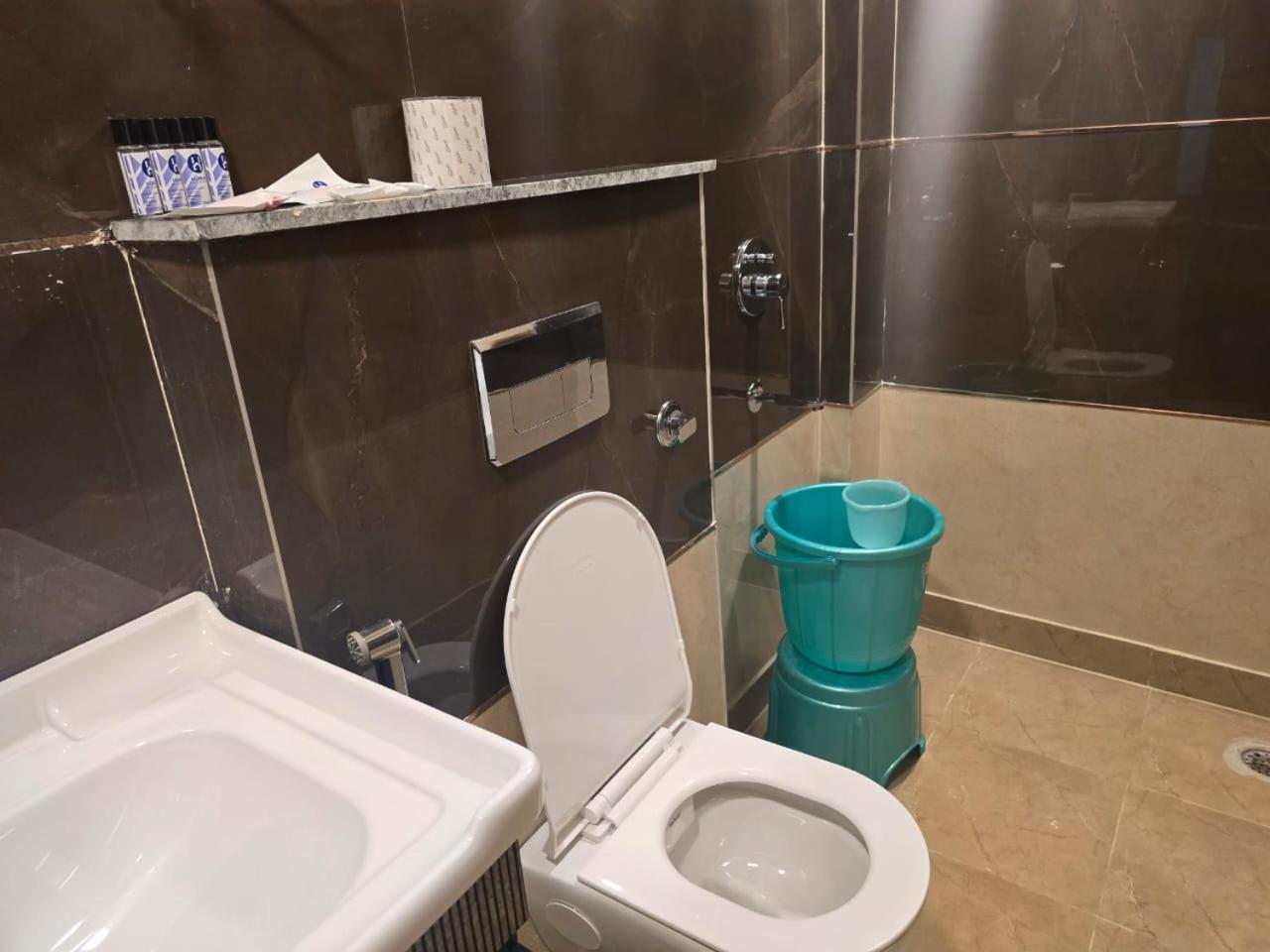 Homlee-value 1 Br-central Delhi-terrace-view-lift *