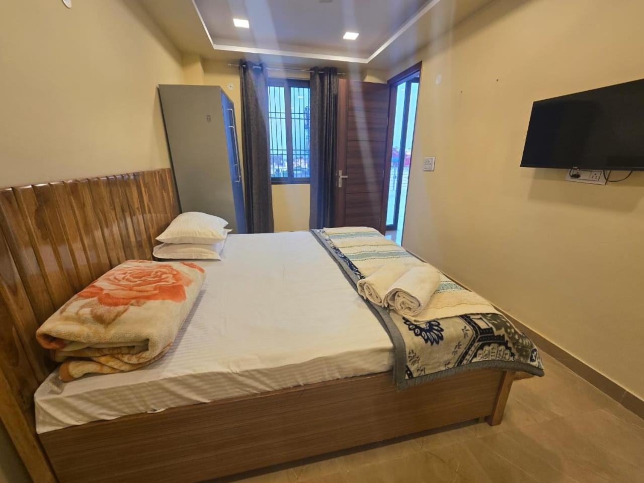 Apartment Homlee-value 1 Br-central Delhi-terrace-view-lift *