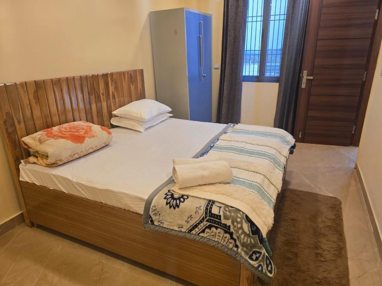 Homlee-value 1 Br-central Delhi-terrace-view-lift Apartment New Delhi