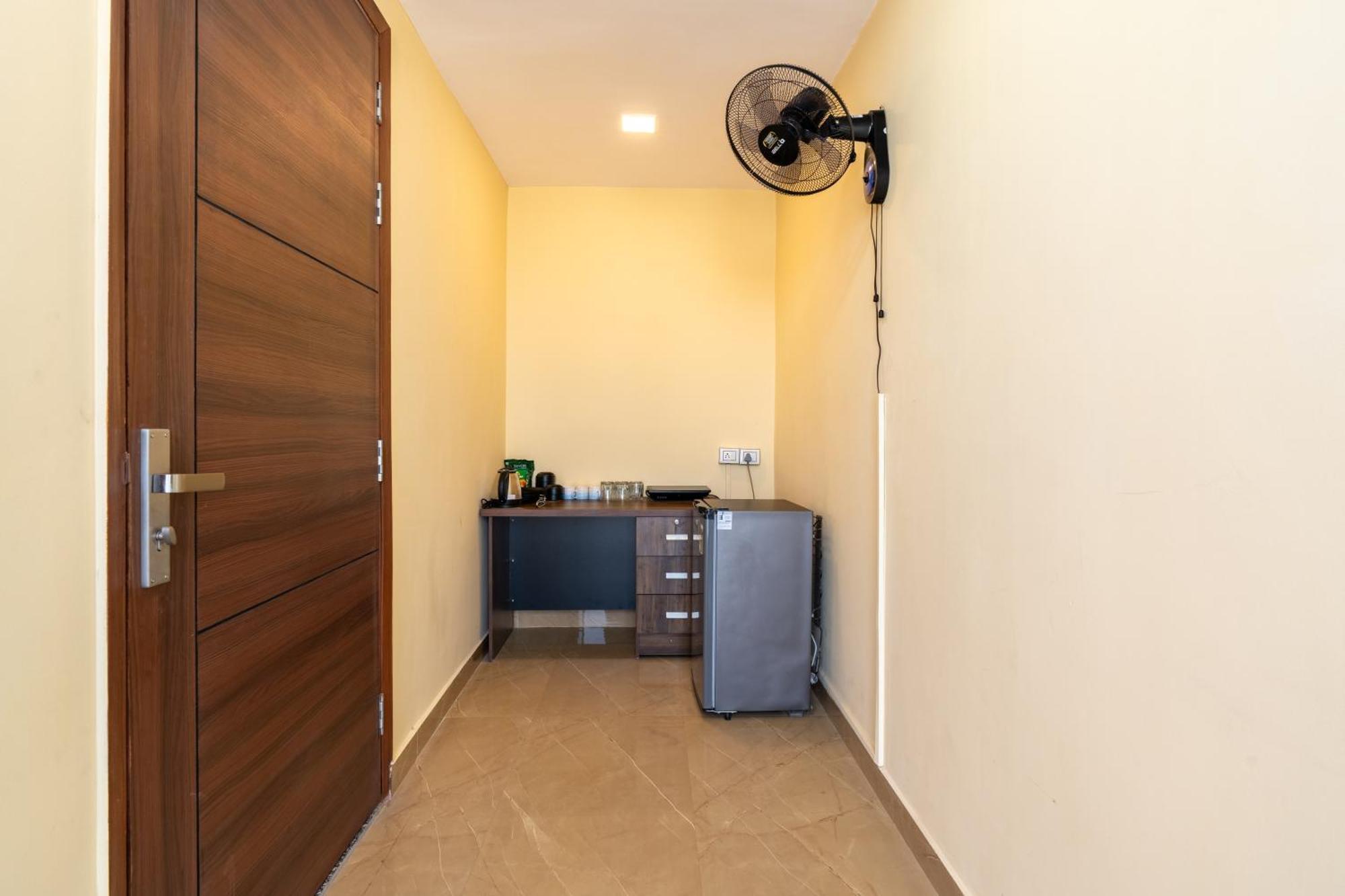 Homlee-value 1 Br-central Delhi-terrace-view-lift *