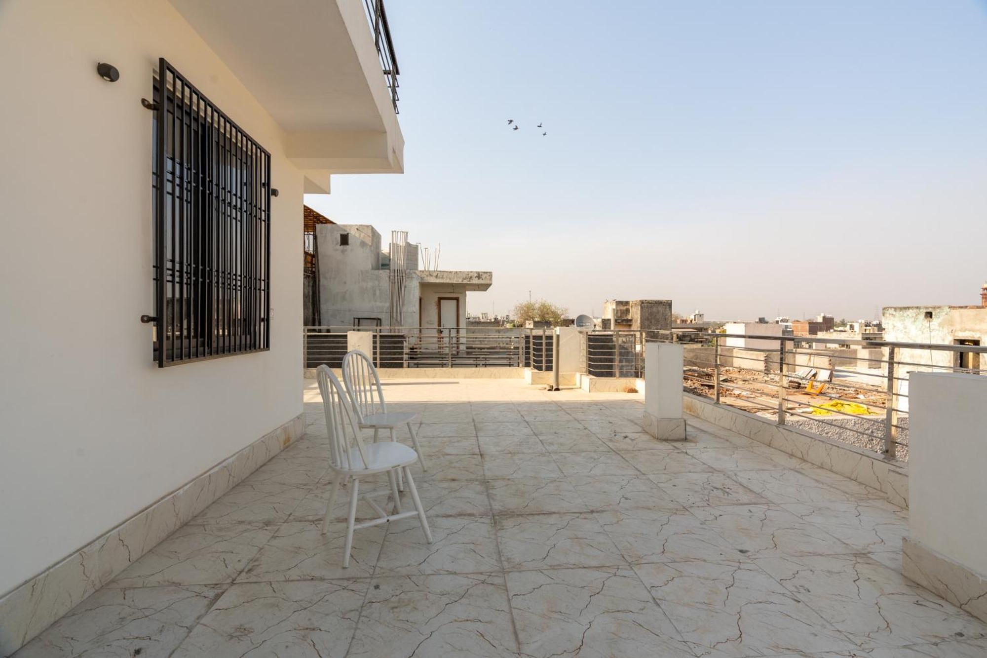 Homlee-value 1 Br-central Delhi-terrace-view-lift Apartment